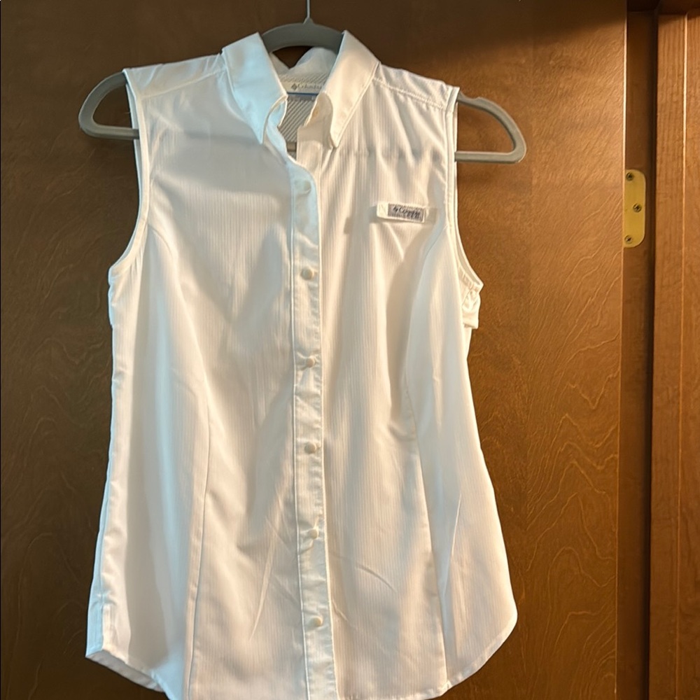 Columbia Classic White Sleeveless Shirt